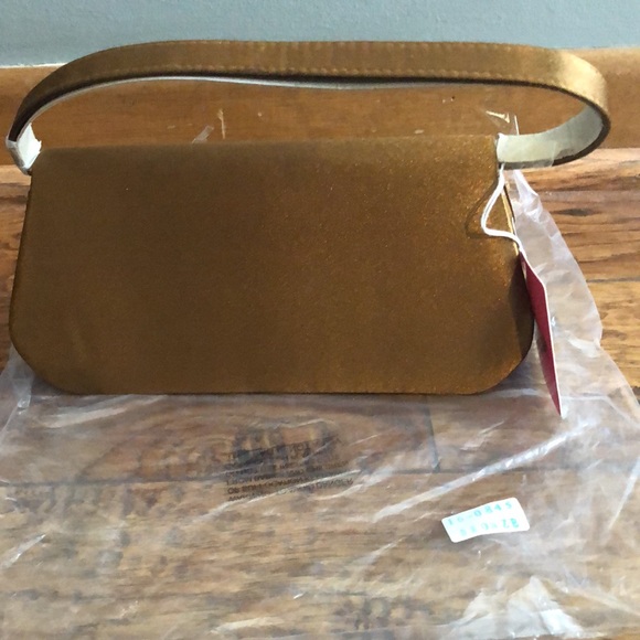 BRAND NEW BRONZE CLUTCH PURSE IT IS SMALL! NEW WITH TAGS ON IT! SMOKE FREE HOME - Picture 3 of 8